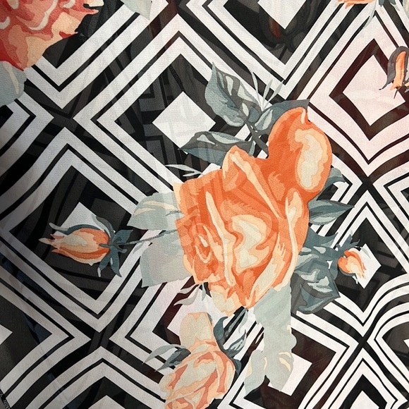 Lularoe Shirley Kimono - Picture 3 of 5